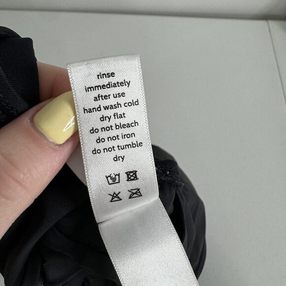 Andie One Piece Swimsuit Womens Medium Black Plunge V Neck Monique Bathing Suit - Picture 14 of 15